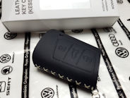 Superb III - genuine Skoda Auto,a.s. real leather key case - Kessy - WHITE stitching