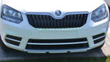 Yeti facelift CITY 14+ OEM Skoda front bumper center lid cover - glossy WHITE