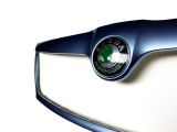 για Octavia II Facelift 09-13 - πλαίσιο μάσκας βαμμένο σε SATIN GREY (F5X) - OLD GREEN LOGO VERSION (2