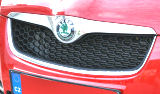 pour Fabia II 07-10 - calandre sportive avec motif alvéolaire RS 2010