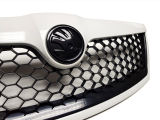 for Octavia II FL 09-13 - complete grille in HONEYCOMB design + F9E CANDY WHITE frame - MC