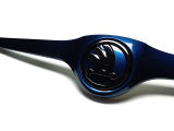 für Superb II - oberer Kühlergrilldeckel - lackiert in Skoda-Originalfarbe LAVA BLUE (W5Q) -I.N.T.-Emblem