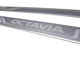Octavia III - alkuperäiset ovikynnysten suojukset edessä ´OCTAVIA´ - 2019 versio