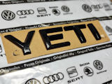 Yeti - Emblema posteriore originale Skoda Auto, a.s. ´YETI´ - Versione nera MONTE CARLO