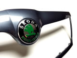 per Octavia II Facelift 09-13 - cornice griglia verniciata in GRIGIO ANTRACITE (F8J) - logo verde antico versi