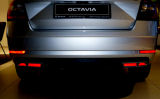 dla Octavia III - oryginalne spojlery Martinek przypominające wydech samochodowy - ALU - ŚWIECĄCE CZERWONE