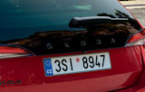 Scala - emblema originale Skoda Auto, a.s. 2020 SportLine NERO ´SKODA´